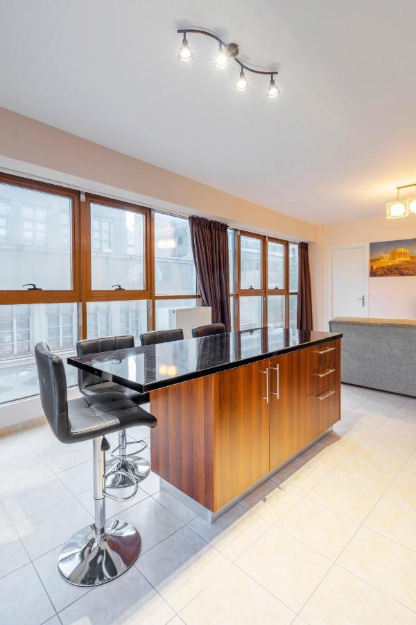 2 Bedroom Renovated Apartment With A View Athens Exterior photo