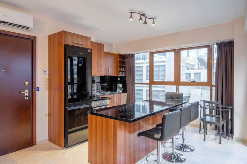 2 Bedroom Renovated Apartment With A View Athens Exterior photo